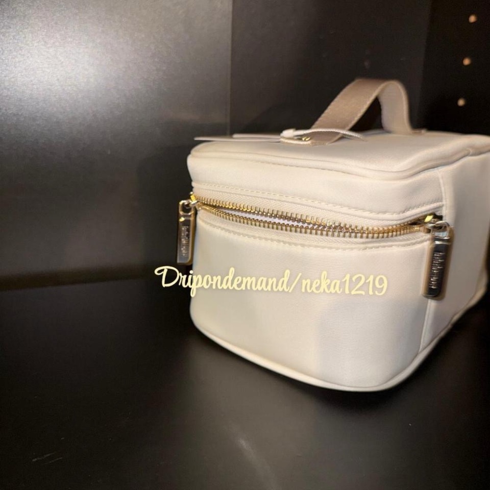 Lululemon Travel Toiletry Bag 3.5L- Light Ivory/Sheer Oak - Picture 5 of 11